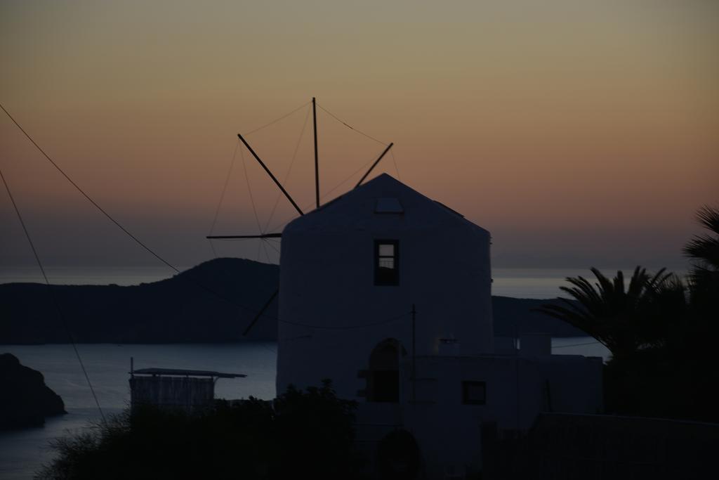 Milos Vaos Windmill Plaka  Exterior foto